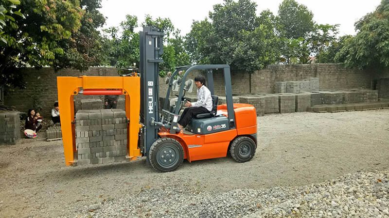 Xe Nâng Kẹp Gạch 